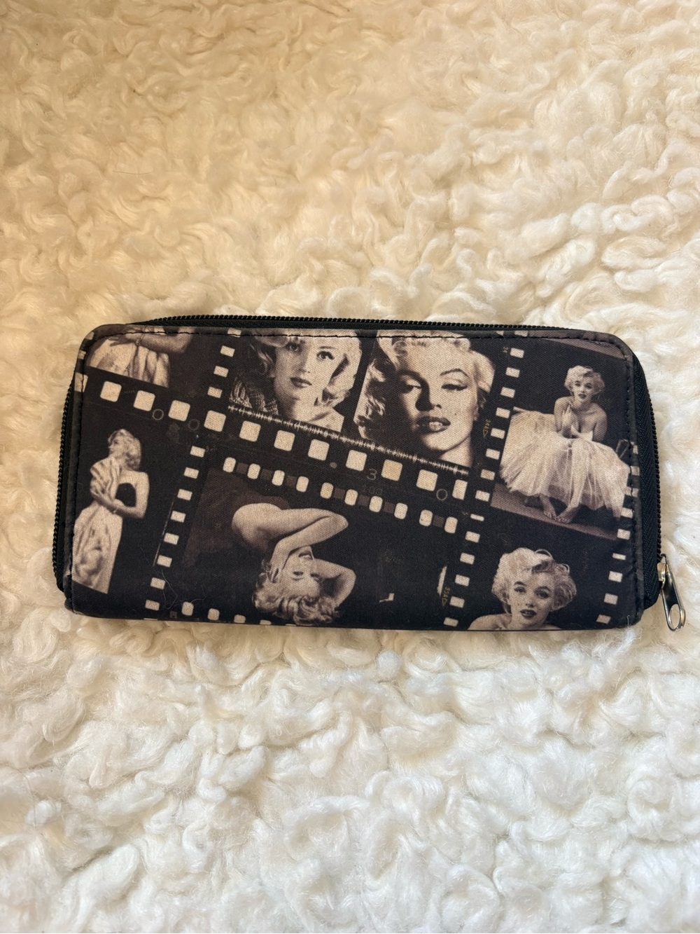 Marilyn Monroe Print Wallet with Red Lip Accent - Picture 6 of 13